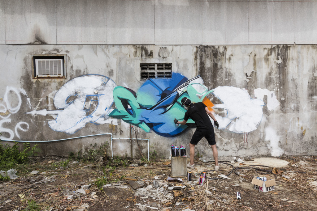 DOES Summer Breeze graffiti Ironlak Thailand Luke Shirlaw