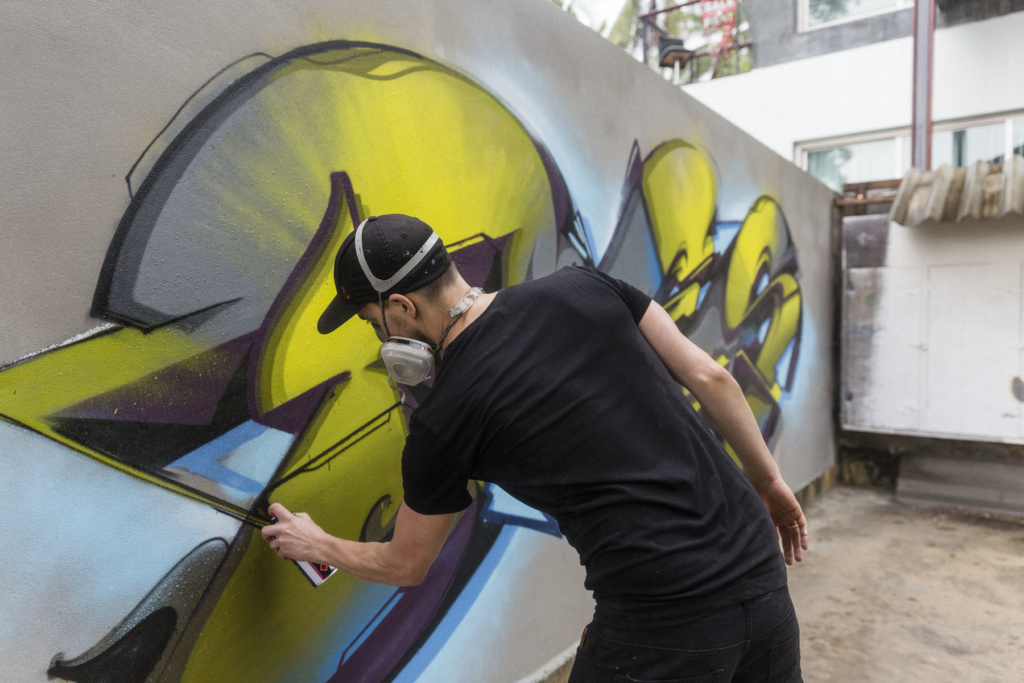 DOES Summer Breeze graffiti Ironlak Thailand Luke Shirlaw