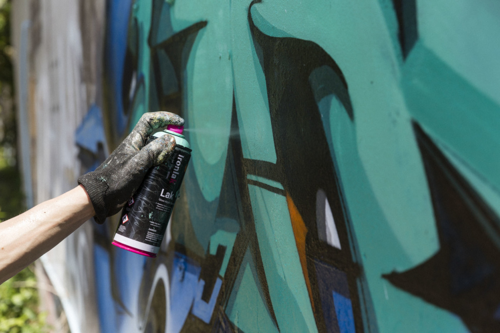 DOES Summer Breeze graffiti Ironlak Thailand Luke Shirlaw