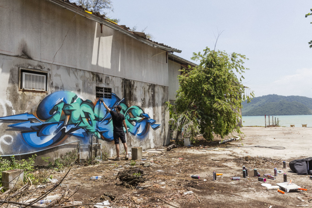 DOES Summer Breeze graffiti Ironlak Thailand Luke Shirlaw