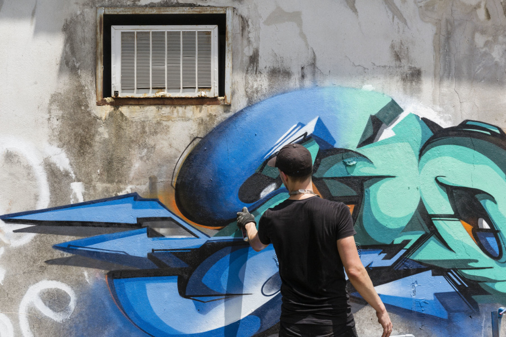 DOES Summer Breeze graffiti Ironlak Thailand Luke Shirlaw