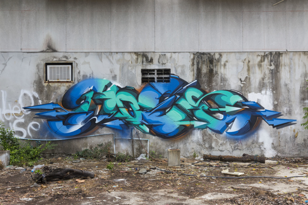 DOES Summer Breeze graffiti Ironlak Thailand Luke Shirlaw