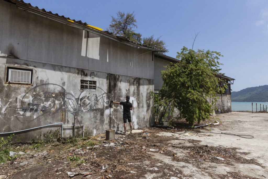 DOES Summer Breeze graffiti Ironlak Thailand Luke Shirlaw